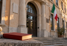 Liceo Buratti, Nando dalla Chiesa sostiene la richiesta di coprire la scritta fascista Scritta fascista al liceo Buratti, immagine simbolica di scuola e memoria democratica