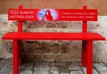 Femminicidio di Lorena, l’appello del padre alle istituzioni e la risposta di Meloni Femminicidio di Lorena, panchina rossa contro la violenza