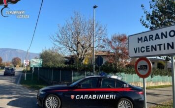 Omicidio a Marano Vicentino, minore arrestato dopo la morte del padre in casa Omicidio a Marano Vicentino, auto dei Carabinieri nel territorio
