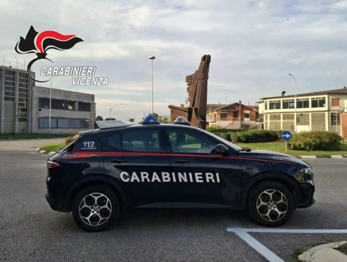 Rapina a Montecchio Maggiore, auto dei Carabinieri nel Vicentino