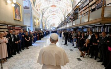 Biblioteca Vaticana, Papa Leone XIV invita ad aprire nuovi varchi di riconciliazione Biblioteca Vaticana, Papa Leone XIV incontra il personale