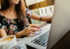 Parità on Board riparte a Creazzo: formazione gratuita per lavoro e impresa femminile Parità on Board, donna al computer durante la formazione