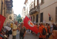 Valentino-GXO a Valdagno, Rifondazione: «Il trasferimento colpisce 83 famiglie locali» Valentino-GXO a Valdagno, presidio dei lavoratori contro il trasferimento