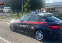 Cassola, furto nel supermercato ai danni di una 79enne: due donne denunciate dai Carabinieri Furto al supermercato di Cassola, auto dei Carabinieri