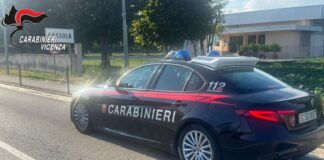 Cassola, furto nel supermercato ai danni di una 79enne: due donne denunciate dai Carabinieri Furto al supermercato di Cassola, auto dei Carabinieri