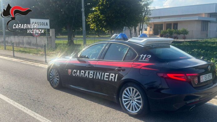 Furto al supermercato di Cassola, auto dei Carabinieri