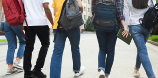 Violenza a scuola, Save the Children chiede ascolto, educazione emotiva e sostegno Violenza a scuola, ascolto e sostegno ai giovani