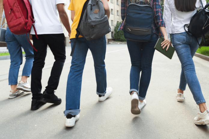 Scuola e tutela dei più giovani secondo Save the Children Violenza a scuola, ascolto e sostegno ai giovani