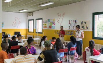 Scuola, 1,2 milioni negli istituti tecnici e professionali: i nodi della riforma Riforma tecnico-professionale, studenti durante un incontro di orientamento