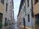 Schio rafforza decoro e controlli in centro: verifiche su 53 immobili e vigilanza privata Decoro del centro storico di Schio, una via del centro cittadino