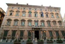 Legge elettorale, Acerbo (Prc): presidio al Senato contro la soglia delle 450mila firme Presidio al Senato, Palazzo Madama a Roma