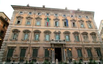 Legge elettorale, Acerbo (Prc): presidio al Senato contro la soglia delle 450mila firme Presidio al Senato, Palazzo Madama a Roma