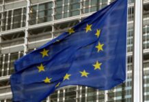 Importazioni dal Brasile, Cisint chiede reciprocità sugli standard agroalimentari UE Importazioni dal Brasile, bandiere UE davanti alla Commissione europea