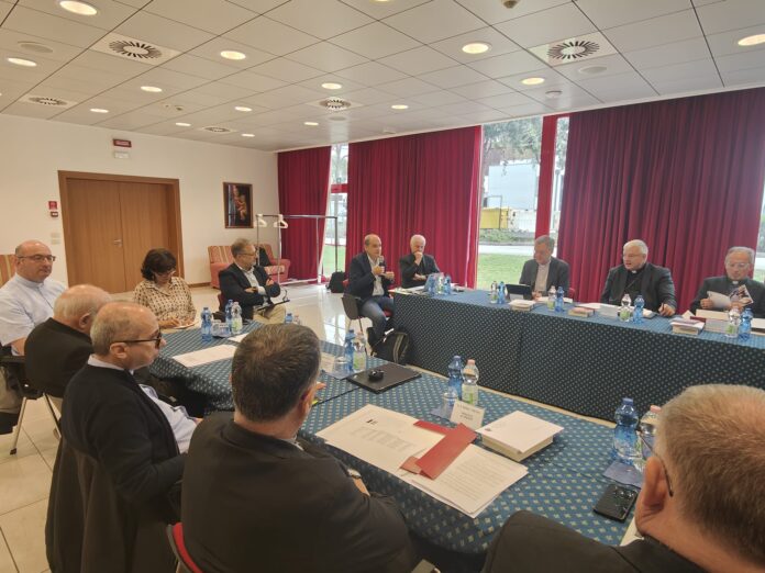 Vescovi del Triveneto riuniti a Bibione Fine vita in Veneto, riunione dei vescovi del Triveneto a Bibione