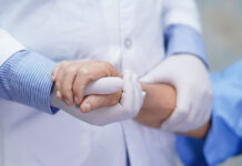 Cure palliative in Veneto, Pasqualon presenta una legge regionale accanto al ddl De Poli Cure palliative in Veneto: assistenza a una persona fragile, immagine di repertorio
