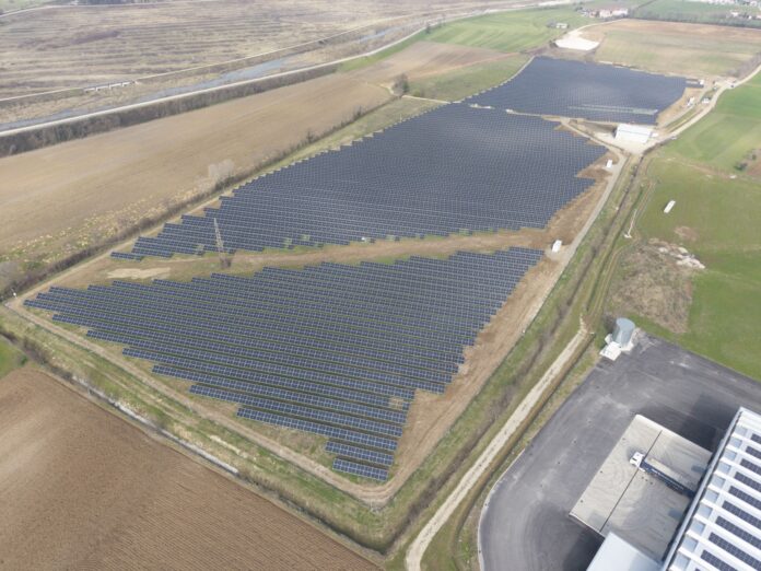 Impianto fotovoltaico di Trissino visto dall'alto, fotografia fornita da Magis