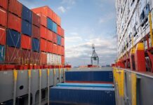 Cybersicurezza dei porti, Yarix: in Italia 240 osservazioni nel Mediterraneo monitorato Cybersicurezza dei porti, container su nave cargo in una foto di archivio