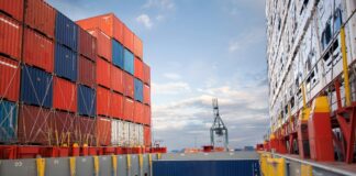 Cybersicurezza dei porti, Yarix: in Italia 240 osservazioni nel Mediterraneo monitorato Cybersicurezza dei porti, container su nave cargo in una foto di archivio