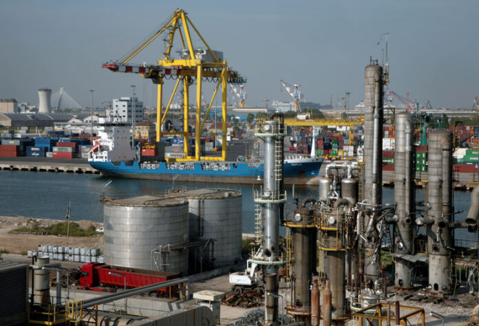 Area industriale e portuale di Porto Marghera, foto d'archivio Terre rare a Porto Marghera, veduta dell'area industriale e portuale
