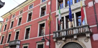 Da Fiastra a Schio per ringraziare i volontari del sisma: la visita a sorpresa del sindaco Sindaco di Fiastra a Schio, municipio cittadino in foto d'archivio