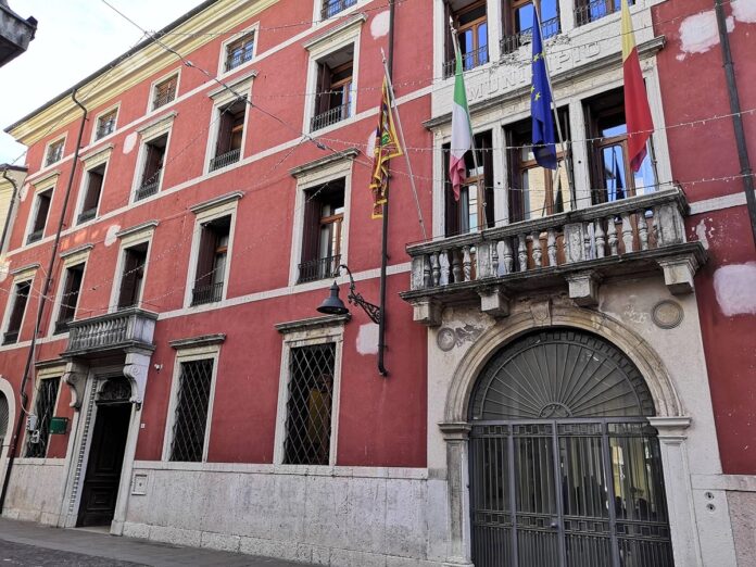 Sindaco di Fiastra a Schio, municipio cittadino in foto d'archivio