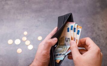 Credito al consumo nel Vicentino, Noi Moderati chiede di leggere i dati oltre l’allarme Credito al consumo delle famiglie, portafoglio con banconote