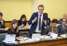Cunegato parte per Cuba con una missione solidale: «Porteremo farmaci e materiale scolastico» Missione a Cuba di Carlo Cunegato, il consigliere regionale durante una seduta