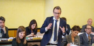 Cunegato parte per Cuba con una missione solidale: «Porteremo farmaci e materiale scolastico» Missione a Cuba di Carlo Cunegato, il consigliere regionale durante una seduta