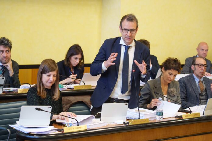 Carlo Cunegato interviene in Consiglio regionale del Veneto Missione a Cuba di Carlo Cunegato, il consigliere regionale durante una seduta
