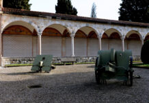 Sacrario di Schio, un libro ricostruisce le storie di quasi quattromila soldati caduti Sacrario di Schio, porticato e cannoni nel complesso militare