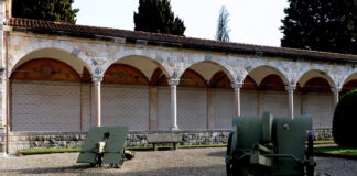 Sacrario di Schio, un libro ricostruisce le storie di quasi quattromila soldati caduti Sacrario di Schio, porticato e cannoni nel complesso militare