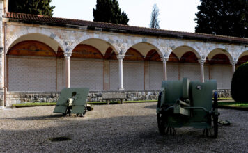 Sacrario di Schio, un libro ricostruisce le storie di quasi quattromila soldati caduti Sacrario di Schio, porticato e cannoni nel complesso militare