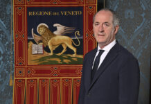 Via Querinissima, Zaia in Armenia per il forum europeo: un ponte culturale anche per il Vicentino Via Querinissima, Luca Zaia davanti al gonfalone del Veneto