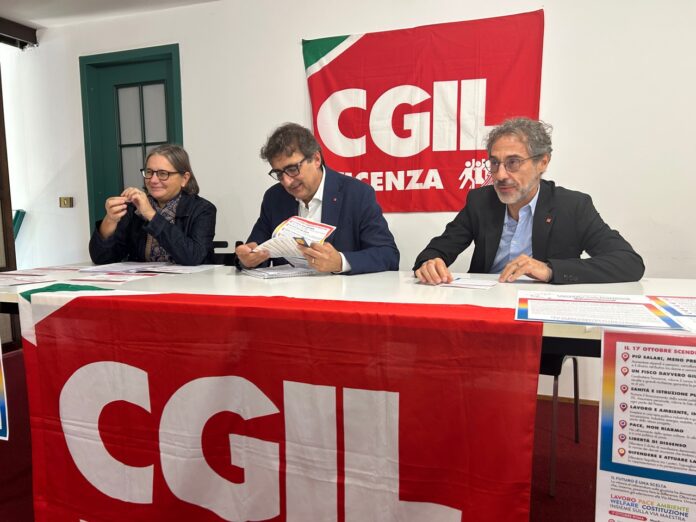 Cgil Vicenza: Fanelli, Gesmundo e Puggioni Conferenza stampa Cgil Vicenza con Silvana Fanelli, Pino Gesmundo e Giancarlo Puggioni per la manifestazione del 17 ottobre a Roma.