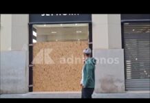 Bari, negozi del centro blindano le vetrine nel giorno delle proteste