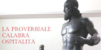 La proverbiale calabra ξενία La Calabria è ospitale: i Bronzi di Riace accolgono un visitatore