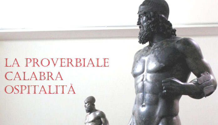 La Calabria è ospitale: i Bronzi di Riace accolgono un visitatore