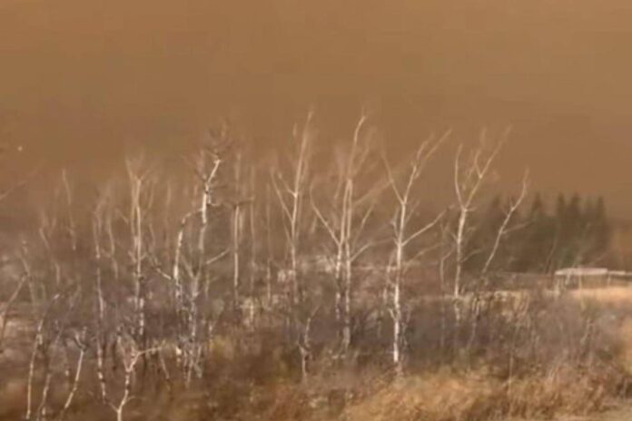 Canada, incendio in una base militare in Alberta: “Ci sono vittime e feriti”