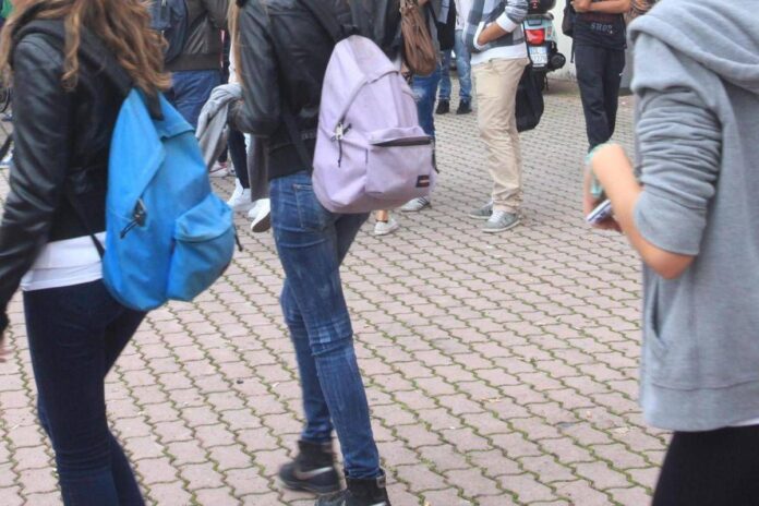 “Ci sarà una sparatoria con 89 vittime”: allarme strage al liceo Amaldi a Tor Bella Monaca, decisive le segnalazioni di uno studente e di una mamma