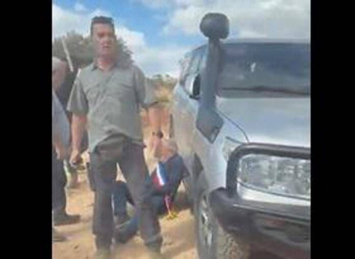 Cisgiordania, coloni israeliani attaccano convoglio di diplomatici europei