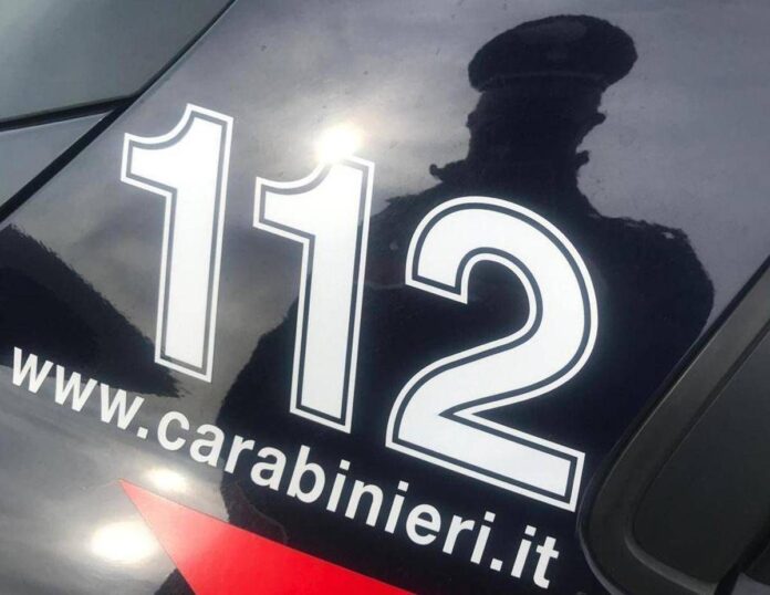 Civitavecchia, anziano non autosufficiente segregato in casa nel degrado con conto prosciugato: una 32enne ai domiciliari