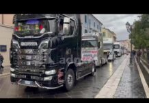 Continua la protesta di autotrasportatori e agricoltori, tir e trattori in corteo a Campobasso