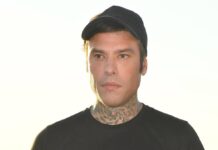 Fedez nei guai, la denuncia di due ragazzi: “Presi a pugni da un suo bodyguard per un selfie”