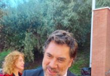 Festa Roma: Javier Bardem show, infiamma il red carpet e si siede al posto dei fotografi