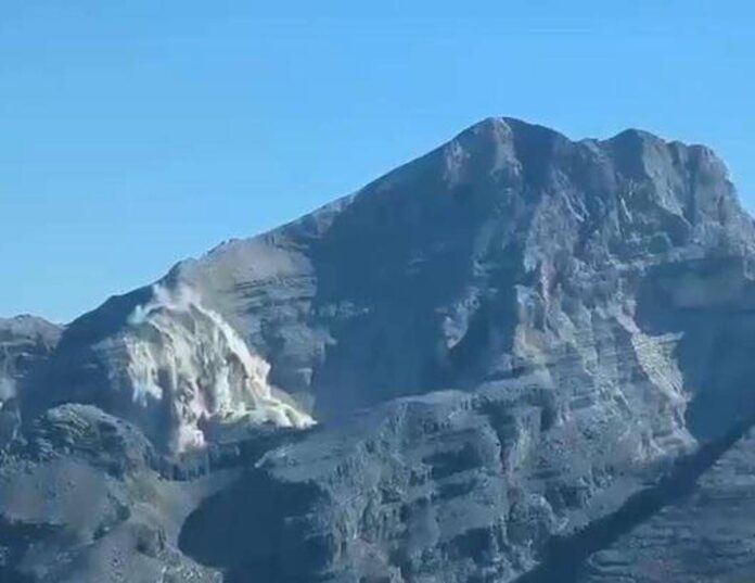 Frana sulle Tofane, escursionista salvata da eliambulanza