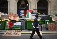 Francia, esplode la protesta dei liceali: oltre 200 feriti. Stop alle granate della polizia