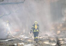 Guerra in Ucraina, missili russi nella notte su Kiev: “Almeno due morti”