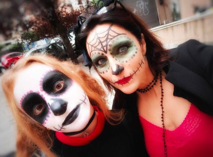 Halloween, trucchi e maschere possono danneggiare la pelle: ecco i rischi
