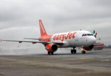 Malore per il copilota, volo Easyjet rientra a 20 minuti dal decollo