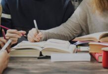 Manovra, Cgil: “Al di là delle peggiori aspettative, governo vive su un altro pianeta”. Scontro sulla scuola